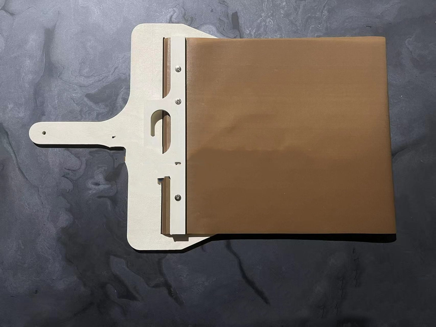 . Kitchen tool for pizza and bread