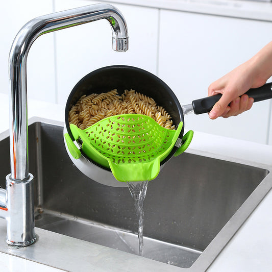 Silicone drain stopper on pot

